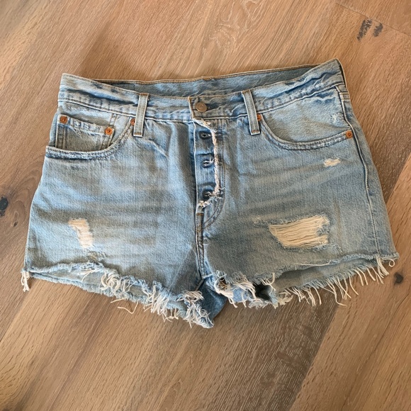 Levi’s 501 High Waisted Shorts - Size 28 - Picture 2 of 4